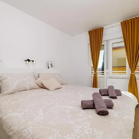 Apartment Aqua Near The Sea *