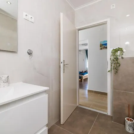 Апартаменты Aqua Near The Sea Цриквеница
