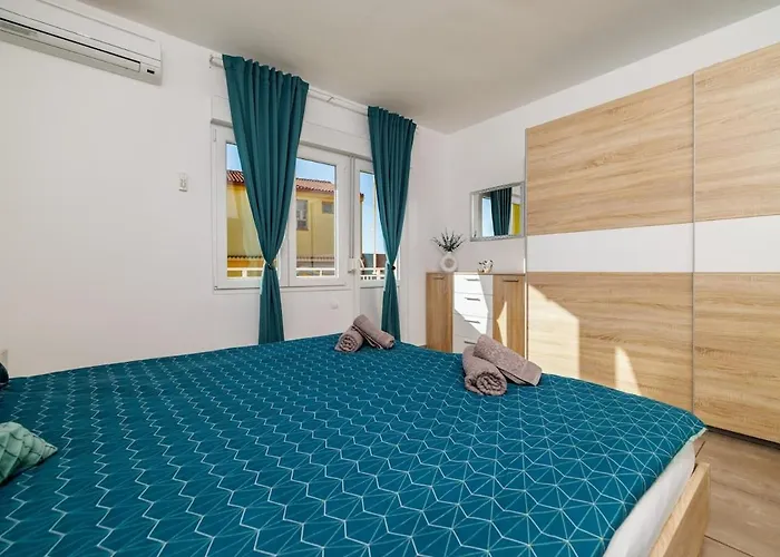 Apartment Aqua Near The Sea
