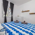 Aqua Near The Sea דירה